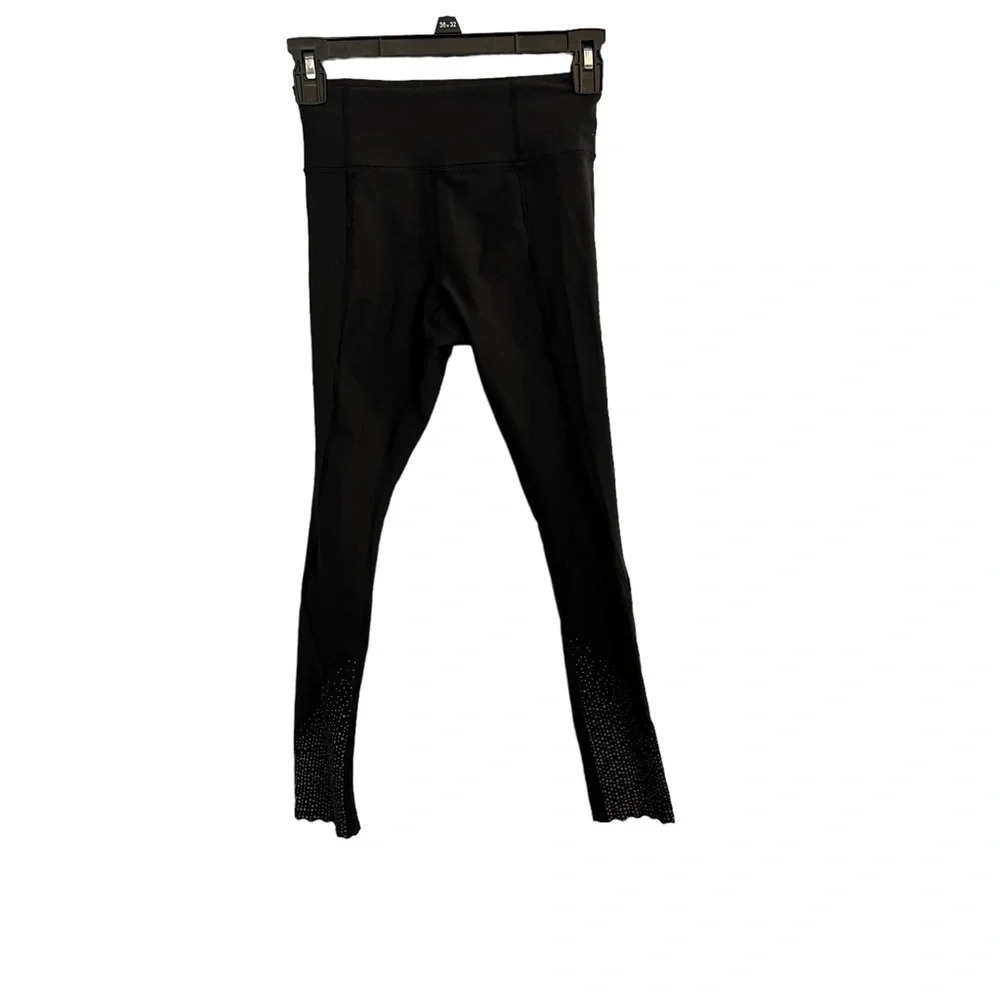3/$30 ☀️ Lululemon Black Cropped Training Leggings